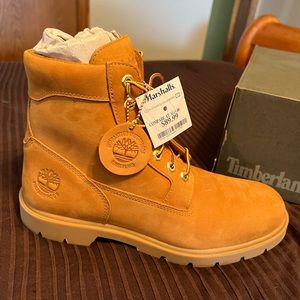Brand new! Men’s Timberland classic waterproof boots.